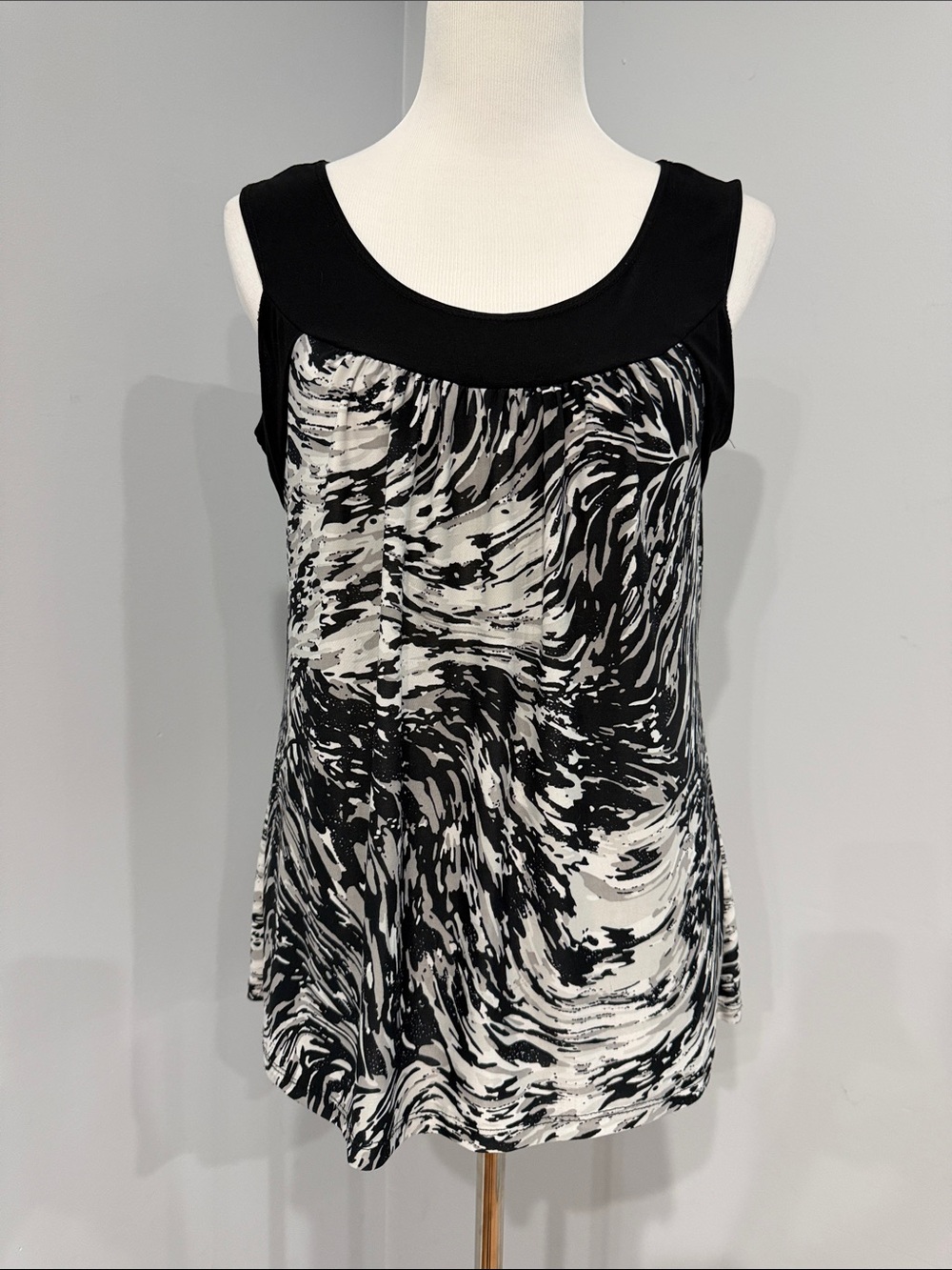 Sleeveless Black & White Swirl Print Women's Top